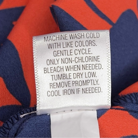 Small Croft And Barrow Red Navy Blue Floral Print Blouse 3/4 Sleeve Lightweight - Picture 13 of 13